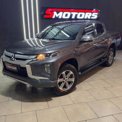 MITSUBISHI L200 TRITON 2.4 16V TURBO DIESEL SPORT HPE CD 4P 4X4 AUTOMÁTICO MITSUBISHI L200 TRITON 2.4 16V TURBO DIESEL SPORT HPE CD 4P 4X4 AUTOMÁTICO